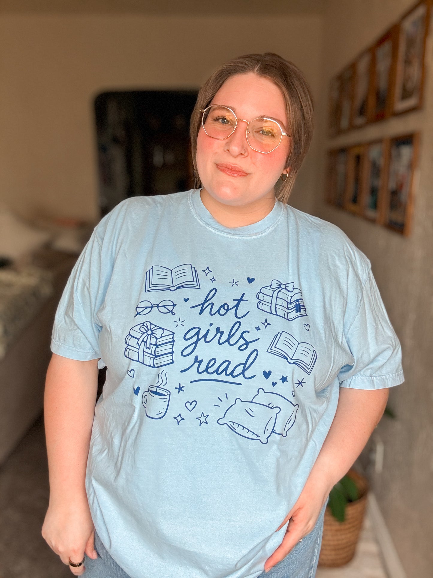 Hot Girls Read T-Shirt