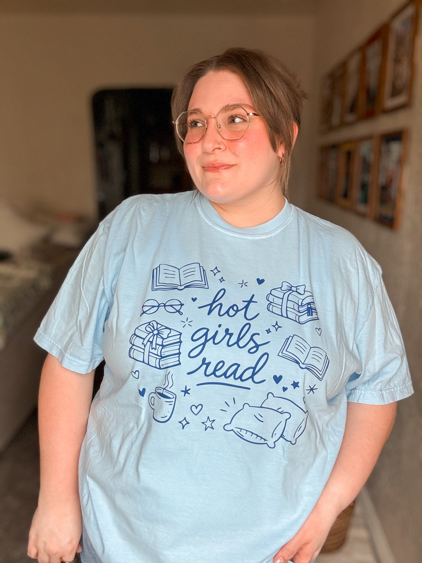 Hot Girls Read T-Shirt